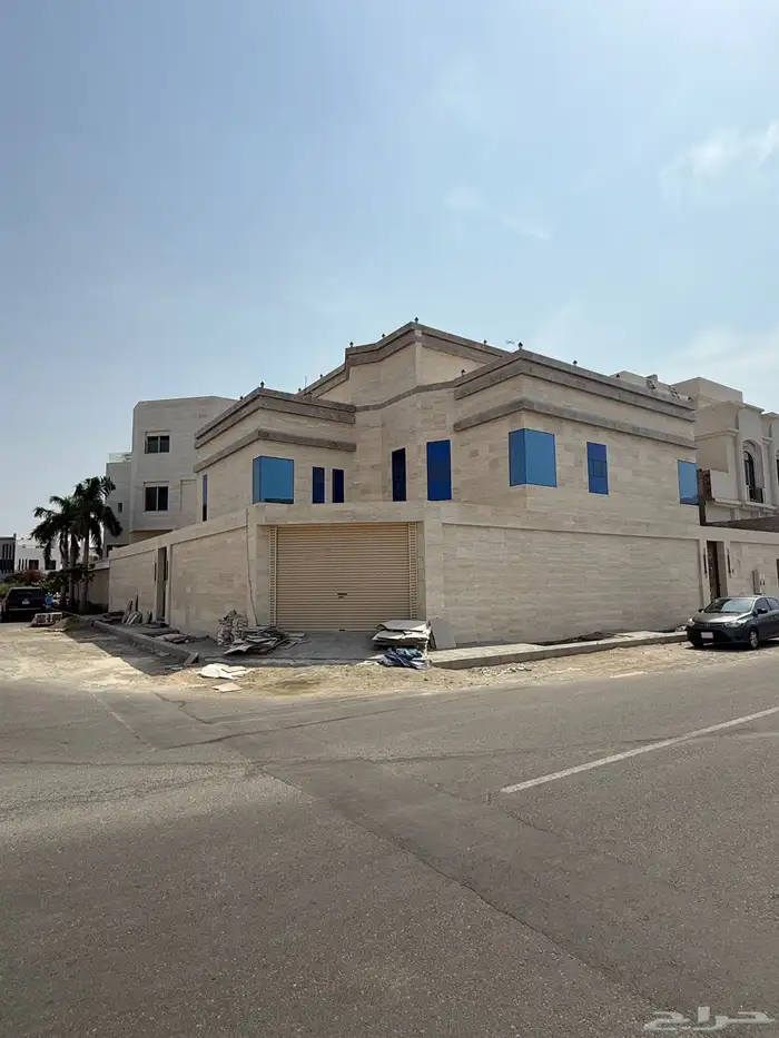 فيلا فخمة للبيع المساحة 650م شارعين حي اللؤؤ 6