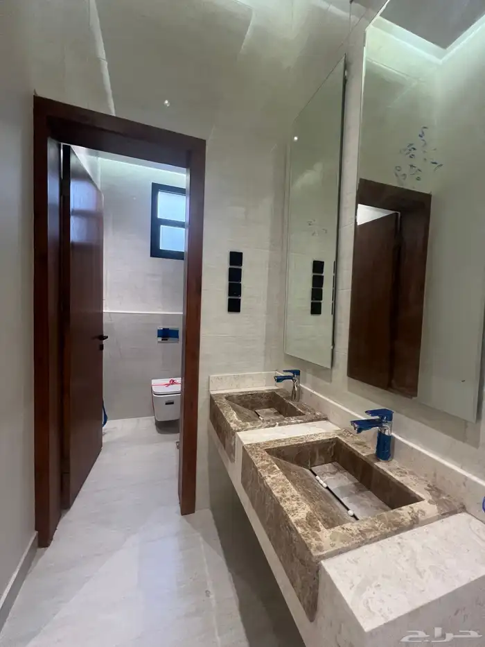 للبيع روف علوي مع ملحق موقع مميز حي شمال التضامن 7