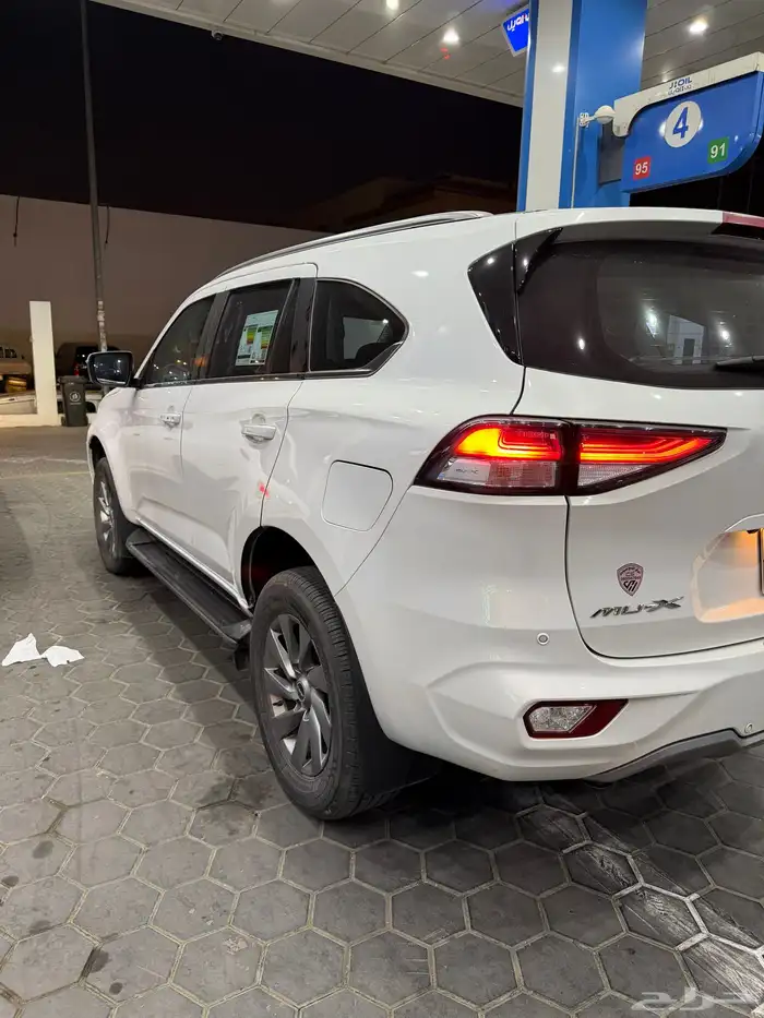 ايسوزو MUX 2023 10