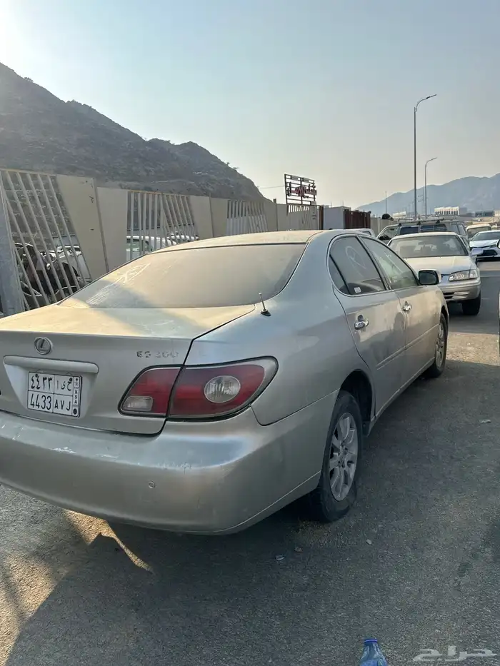 لكزس اي إس 2