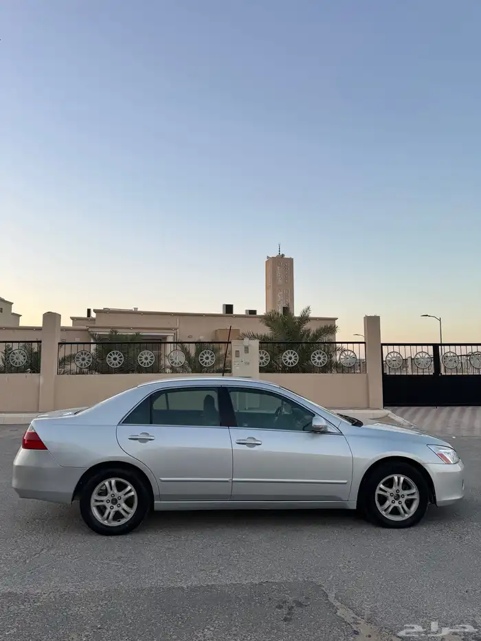 هوندا اكورد فضي 2007 للبيع 8