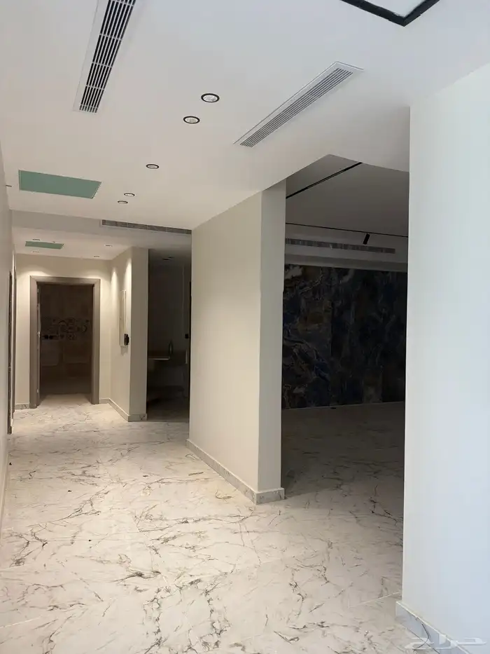 فيلا فخمة للبيع المساحة 650م شارعين حي اللؤؤ 24