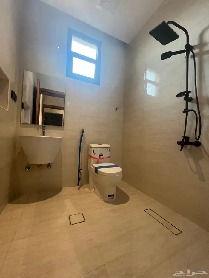 للبيع روف علوي مع ملحق موقع مميز حي شمال التضامن 21