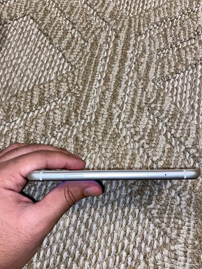 ايفون 11 نضيف جدا 64 قيقا الحد 600 4