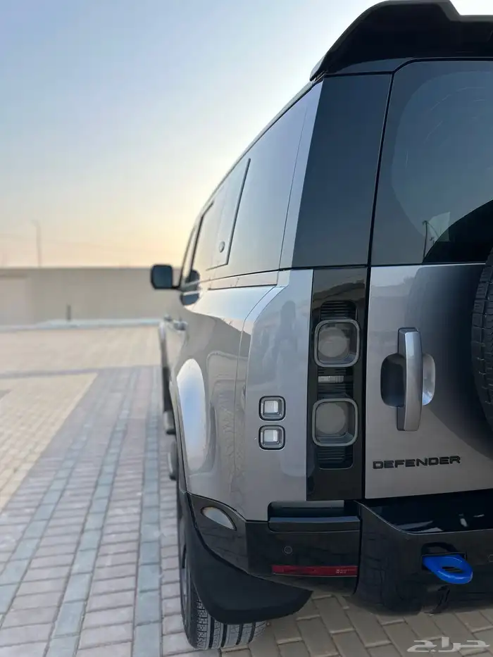 ديفندر 2022 10