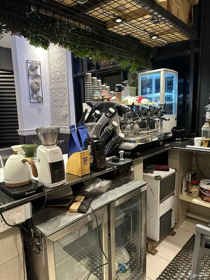 معدات مطعم ومقهى شبه جديده للبيع 22