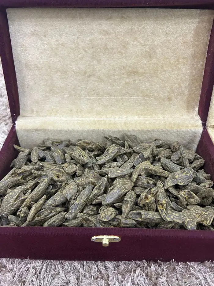 جميع انواع العود الطبيعي والمحسن 0