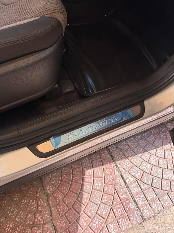 جيب سنتافي 2023فل مخمل دبل فضي بحاله الوكاله شبه جديده مخزن 32