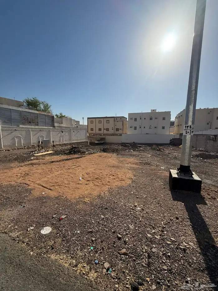 للبيع ارض في حي الربوة (الزهرة) م580 ثلاث واجهات 24