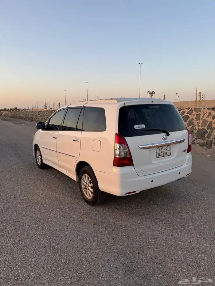 تايوتا انوفا 2015 3