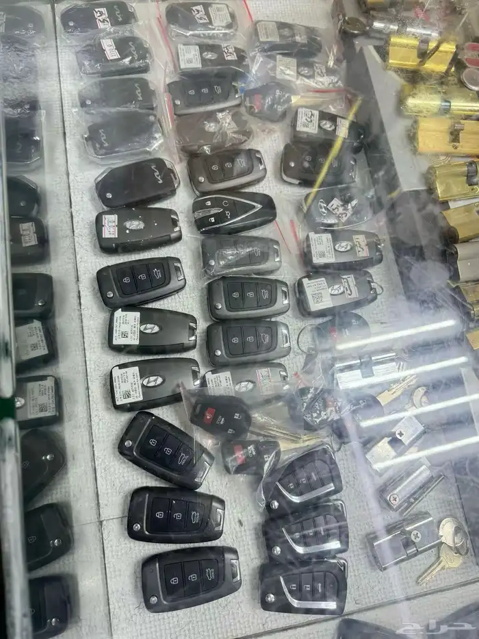 محل مفاتيح جده الصفا الأربعين برمجة مفتاح ريموت بصمه 8