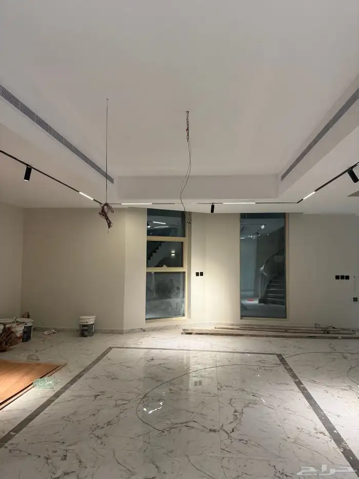 فيلا فخمة للبيع المساحة 650م شارعين حي اللؤؤ 39