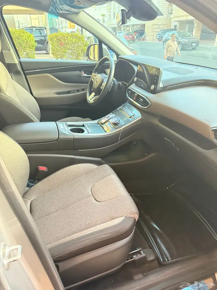 جيب سنتافي 2023فل مخمل دبل فضي بحاله الوكاله شبه جديده مخزن 50