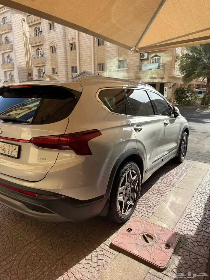 جيب سنتافي 2023فل مخمل دبل فضي بحاله الوكاله شبه جديده مخزن 10