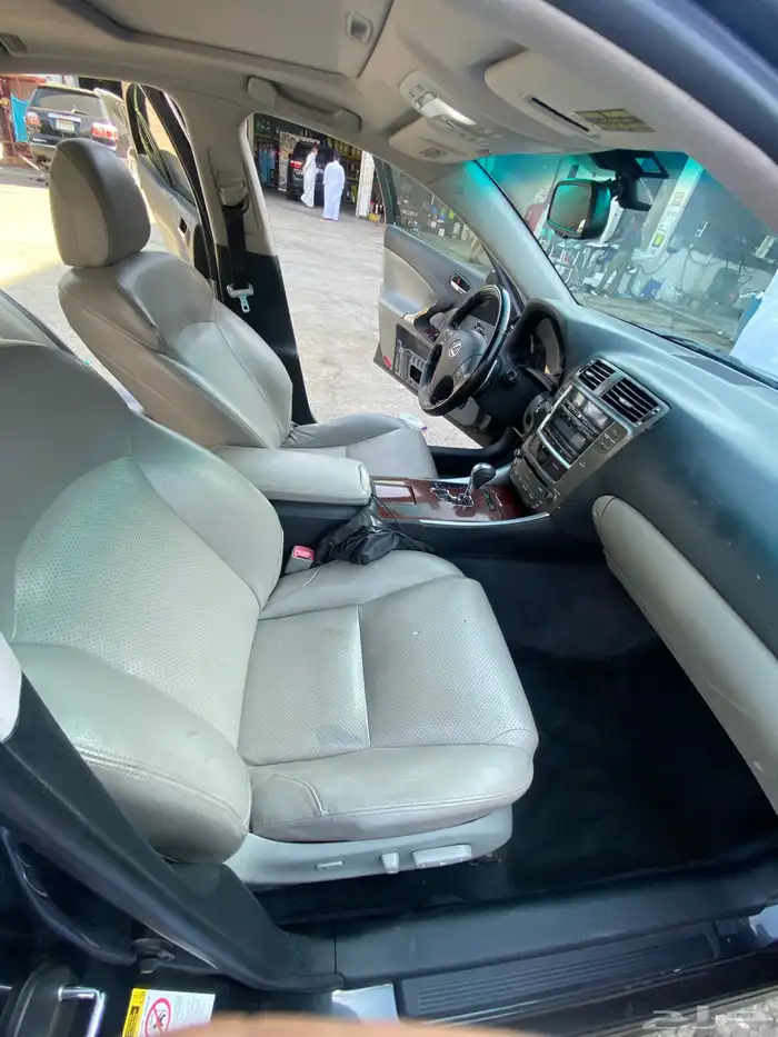 لكزس IS350 AWD فل كامل 9