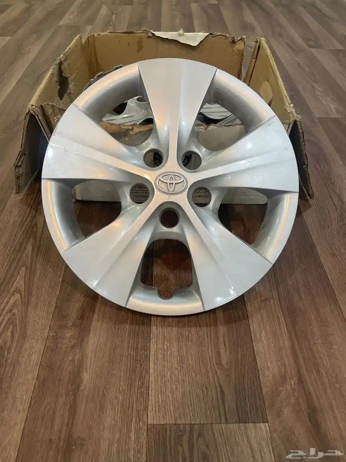 طيس كامري من 2012 الى 2015 بكرتون الوكالة و ختم تيوتا عليها 0