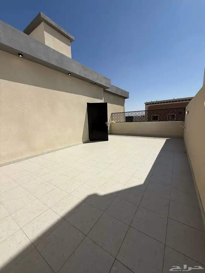 للبيع ارواف علويه وشقق ارضيه ببايكة سيارة ف شمال الخميس 46