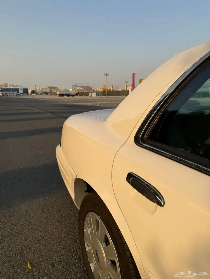 فورد كراون فكتوريا بوليسي مخزن 2011 24