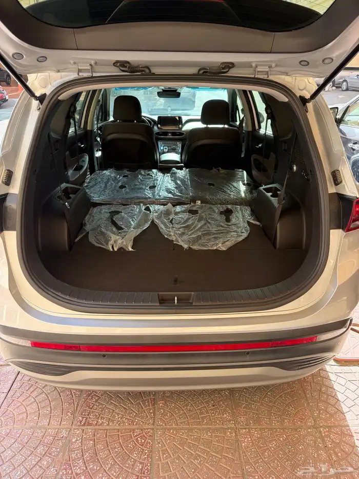 جيب سنتافي 2023فل مخمل دبل فضي بحاله الوكاله شبه جديده مخزن 60