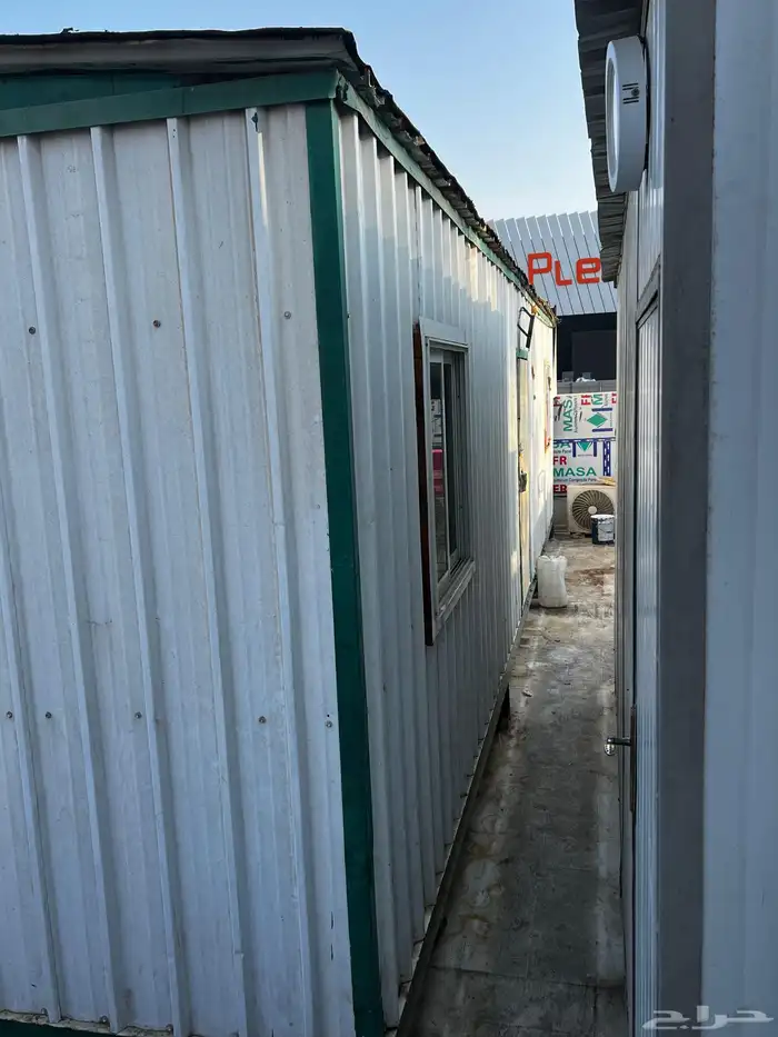 للبيع بركس غرفتين وحمام ومطبخ 9.5 ب 3.5 7