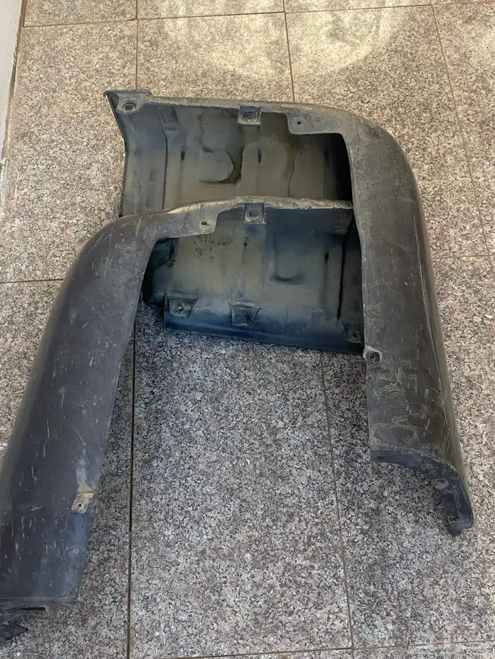 باب شنطه وعلاق اسبير وشبك وصدام امامي وقزاز خلف ب جانبي مع 24