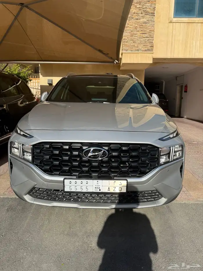 جيب سنتافي 2023فل مخمل دبل فضي بحاله الوكاله شبه جديده مخزن 8