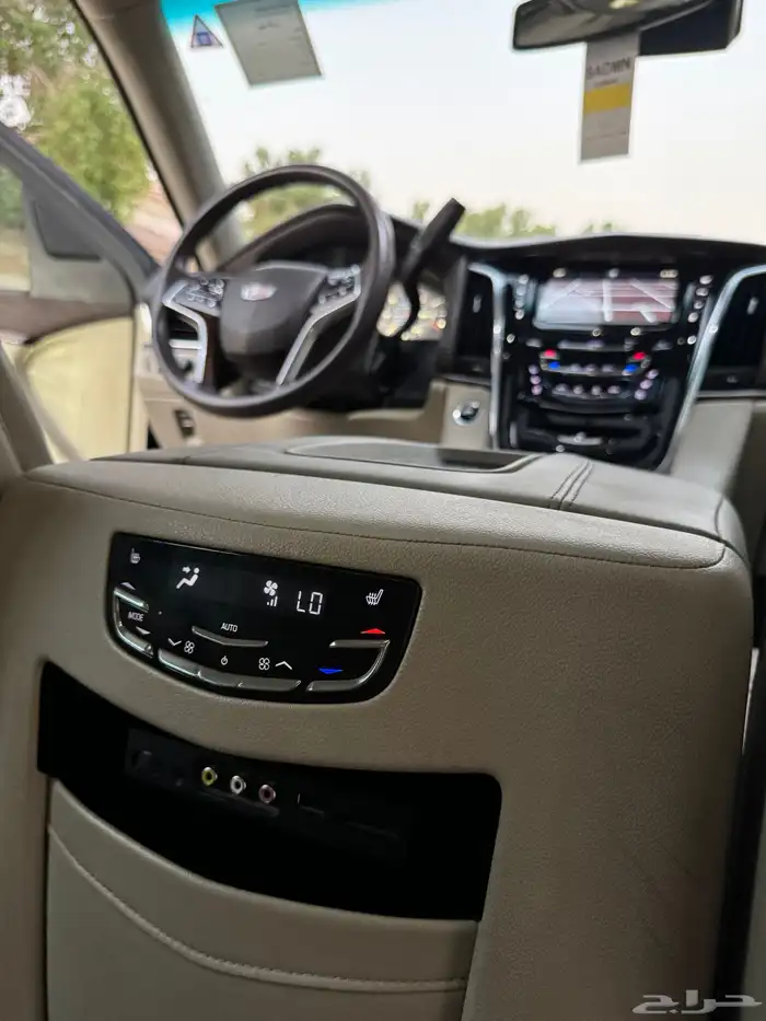 اسكاليد 2015 سعودي فل كامل بحالة الوكاله 45