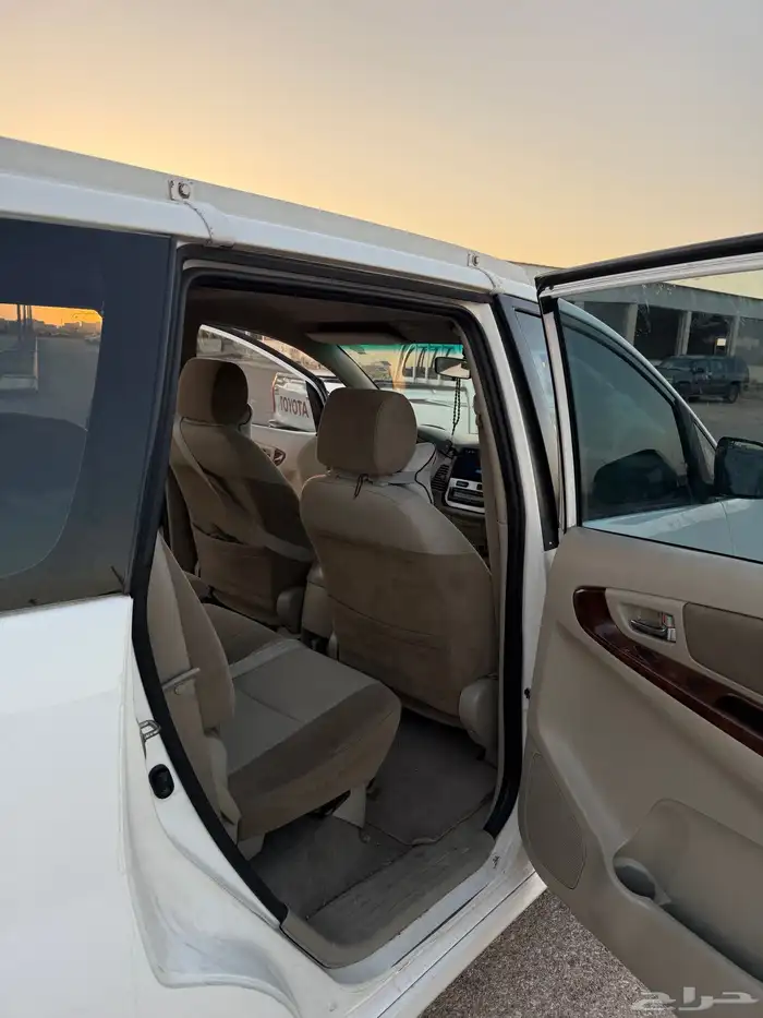 تايوتا انوفا 2015 12