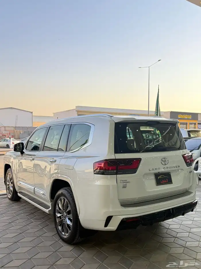 لاندكروزر - فكسار - نص فل - 2024 - بسعر 295 الف 5