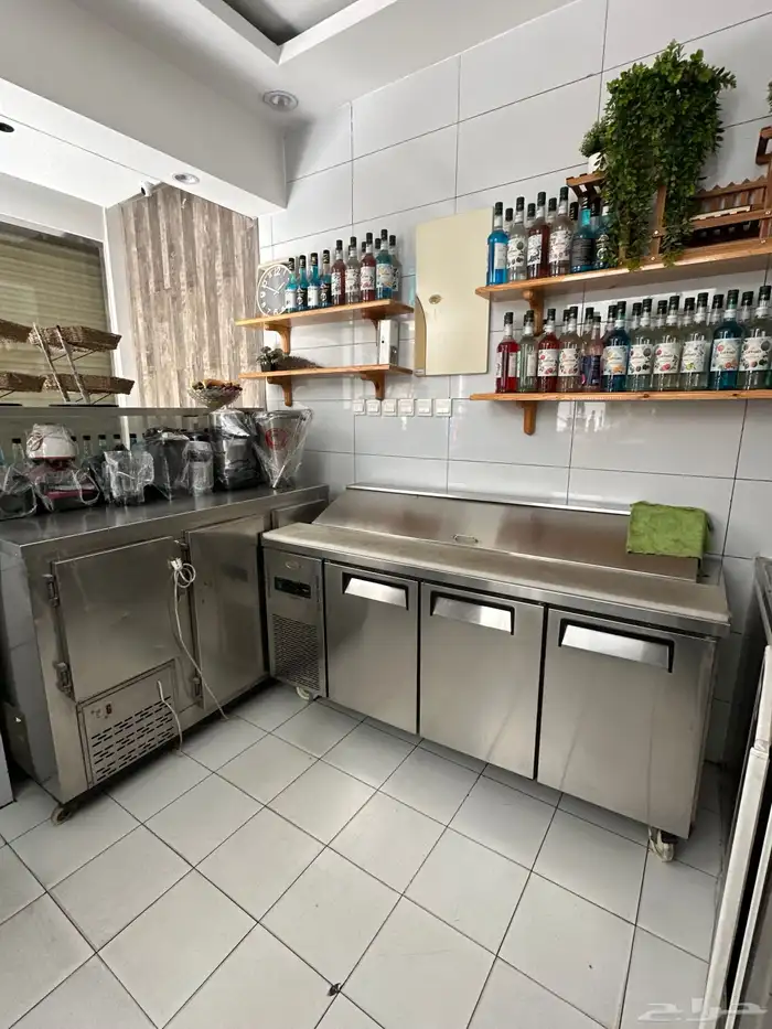معدات مطعم ومقهى شبه جديده للبيع 23