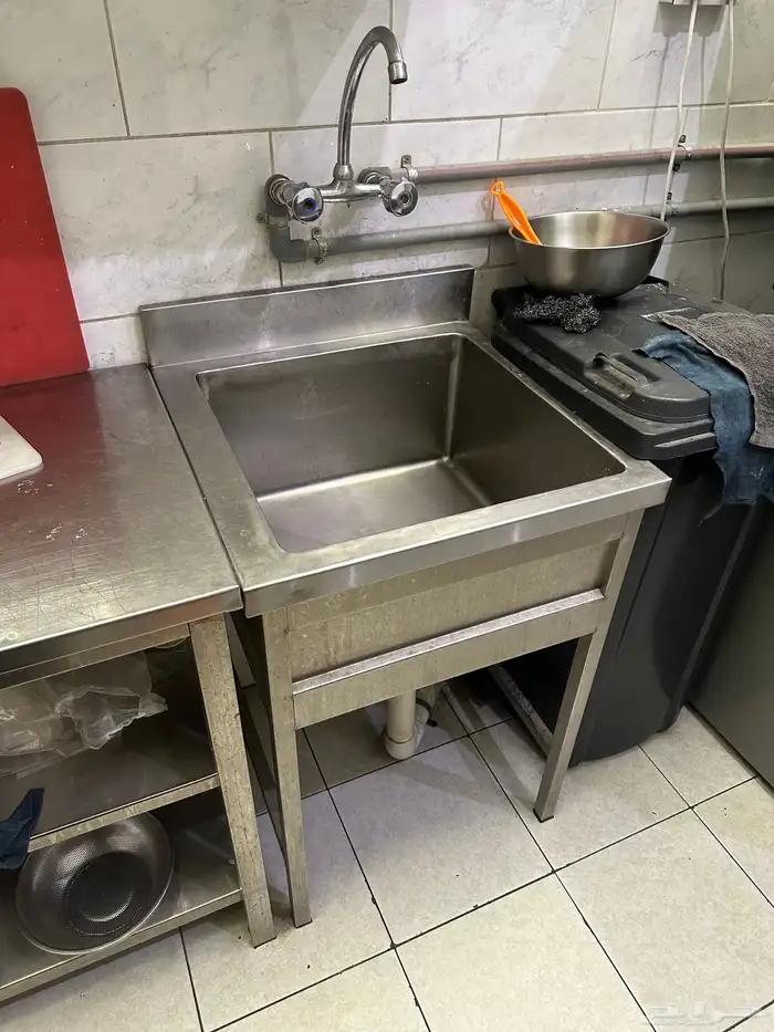 معدات مطعم ومقهى شبه جديده للبيع 39