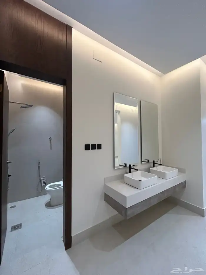 للبيع شقق ارضية و علوية حي الحسام 5