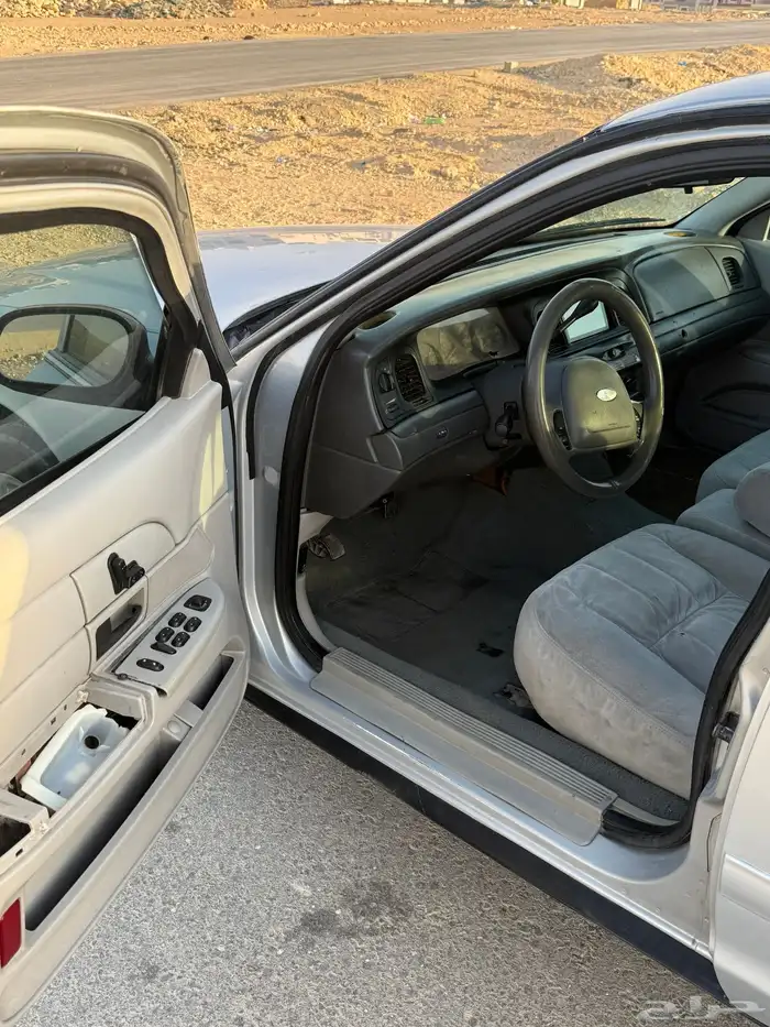 فورد كراون فكتوريا 2004 11