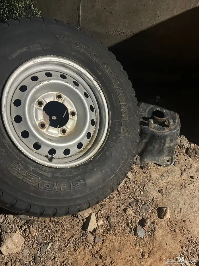 اربع جنوط جيب ربع شنبر نضيف مع سبير و حامل اسبير 4