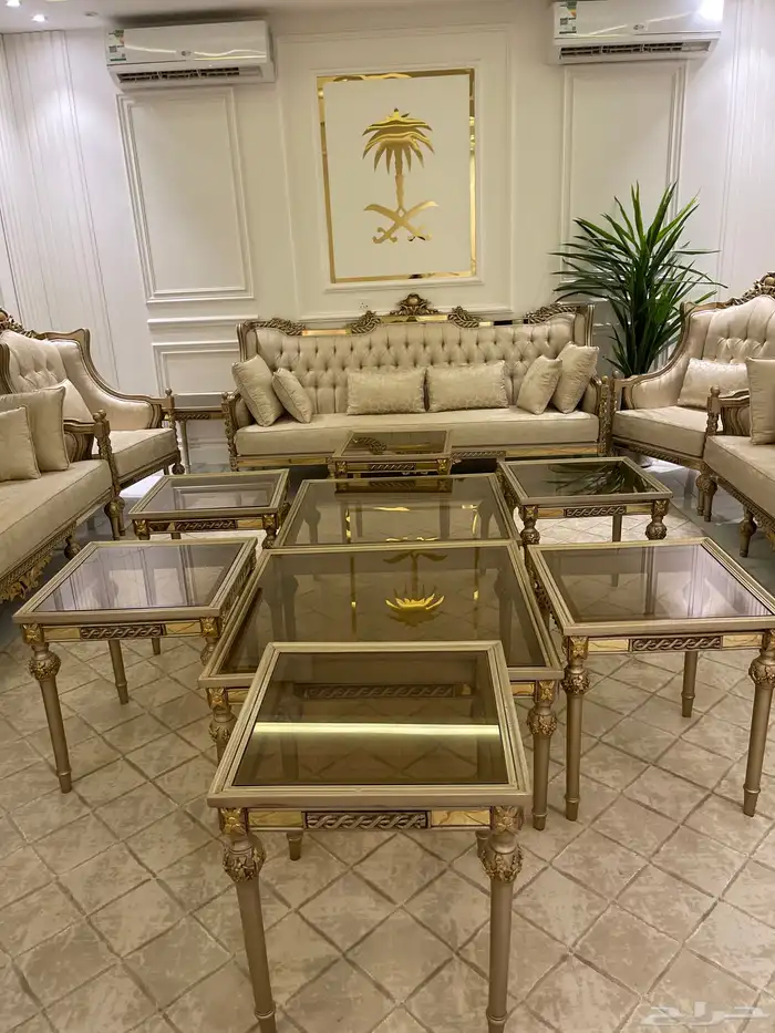 طاولتين كبيره و6 حبات خدمه جديده شريتها 1200 وبيعها 600 0