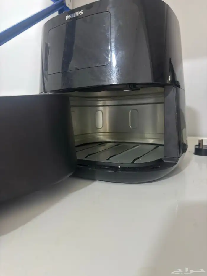 مخزن حديد  سرير حديد  مكتب مع دولاب  قلايه فيلبس 5