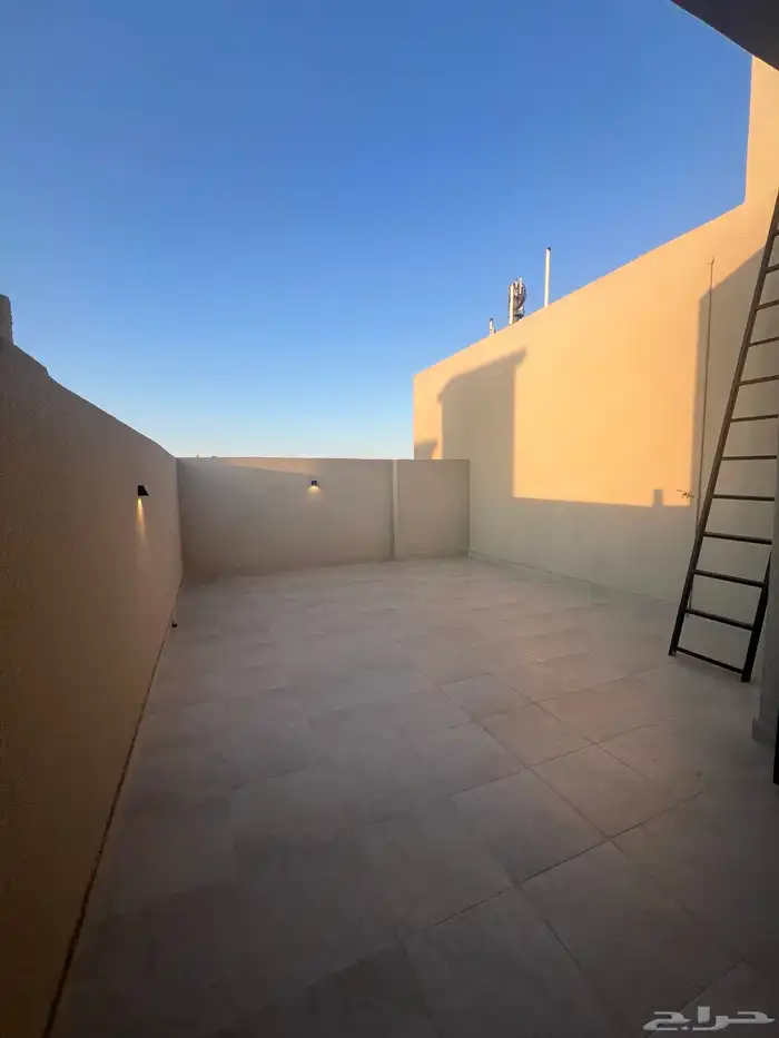 للبيع روف علوي مع ملحق موقع مميز حي شمال التضامن 29