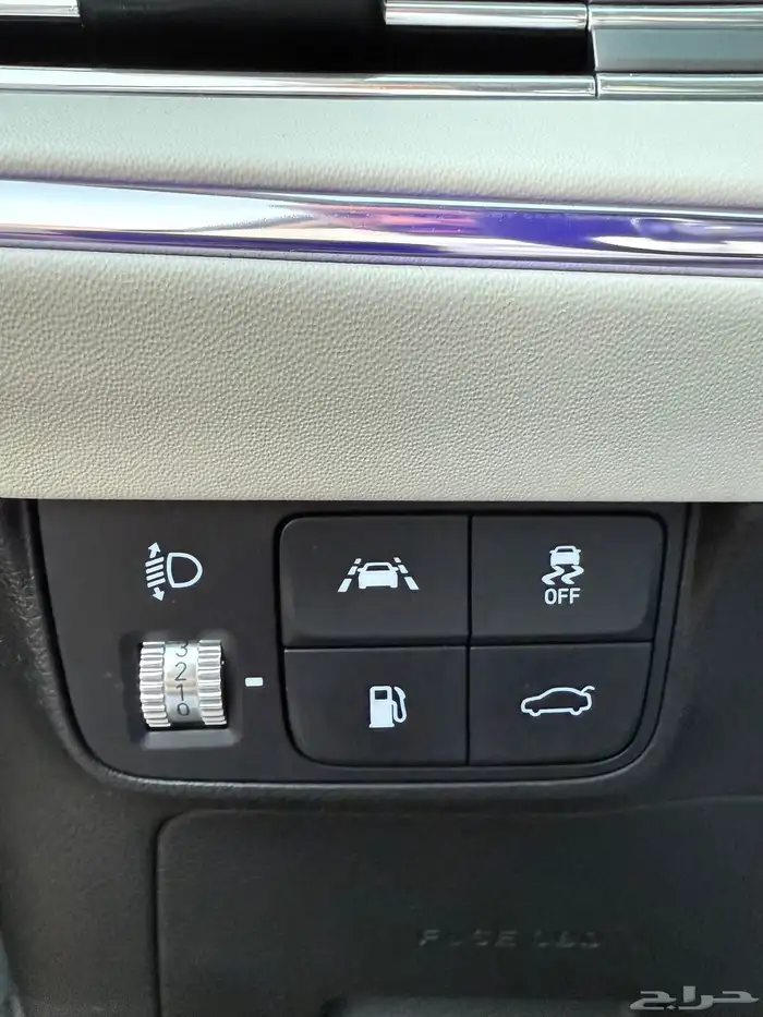 ازيرا 2022 - ديجتال 6سلندر من الداخل ابيض وكاله للبيع 18