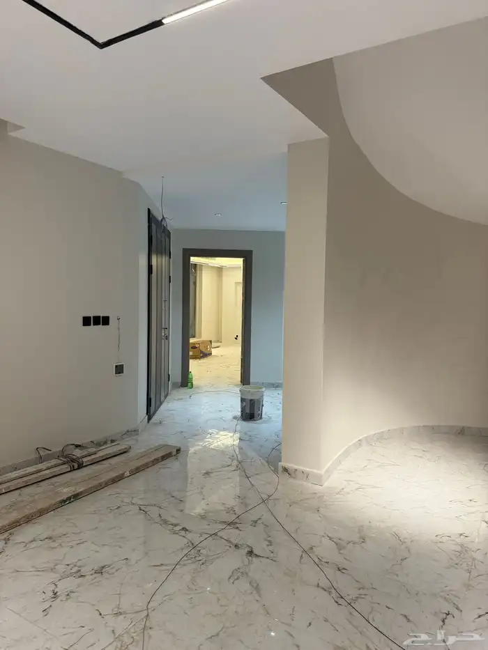 فيلا فخمة للبيع المساحة 650م شارعين حي اللؤؤ 49