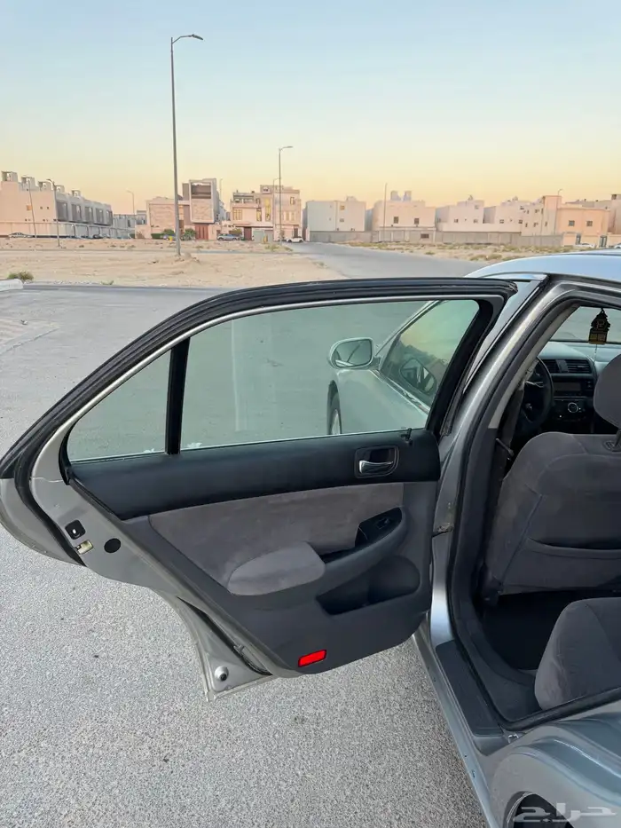 هوندا اكورد فضي 2007 للبيع 13