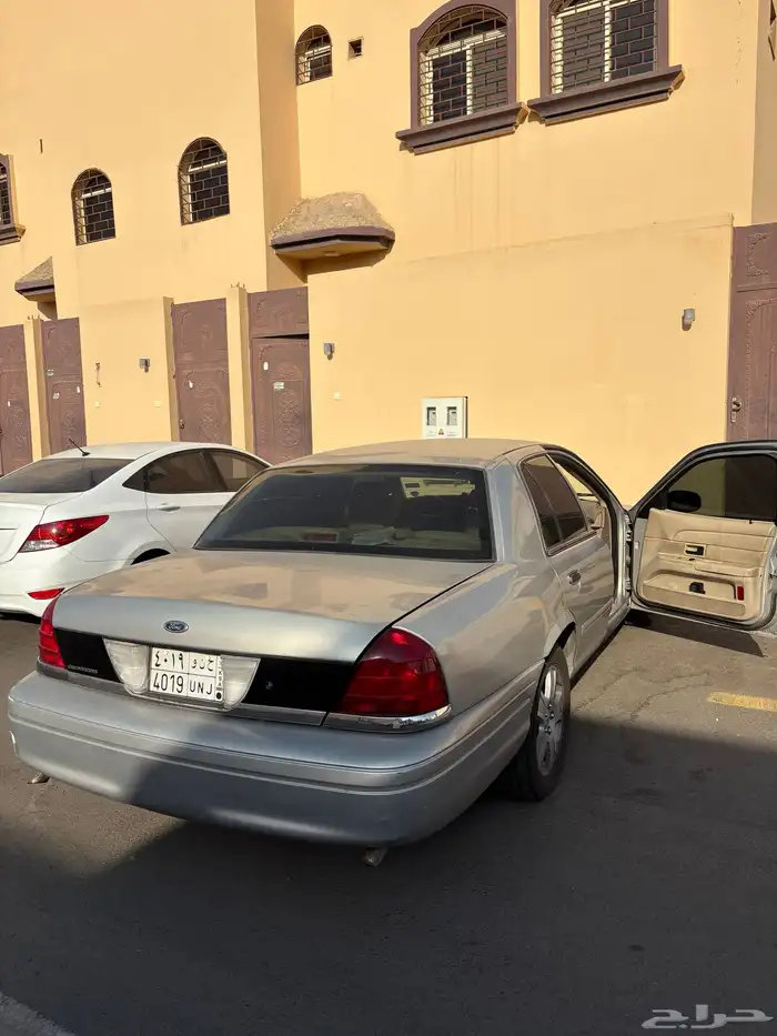 فورد فكتوريا 2011 سعودي للبيع 4