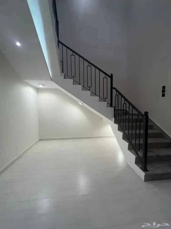 للبيع روف علوي مع ملحق موقع مميز حي شمال التضامن 9