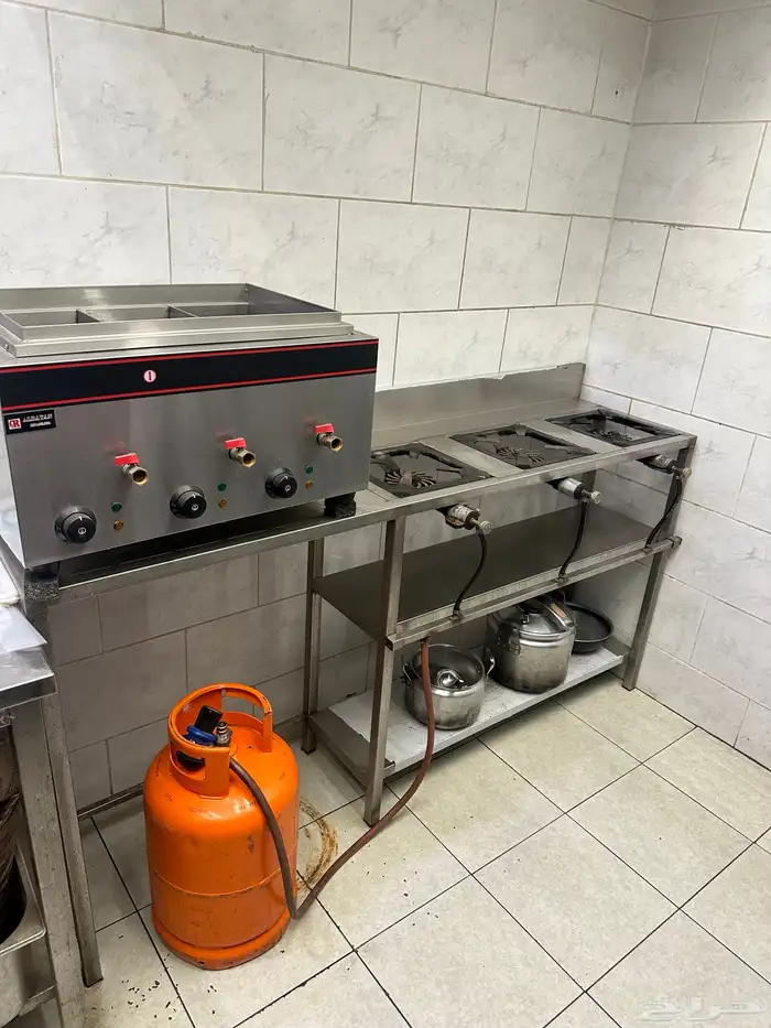 معدات مطعم ومقهى شبه جديده للبيع 40