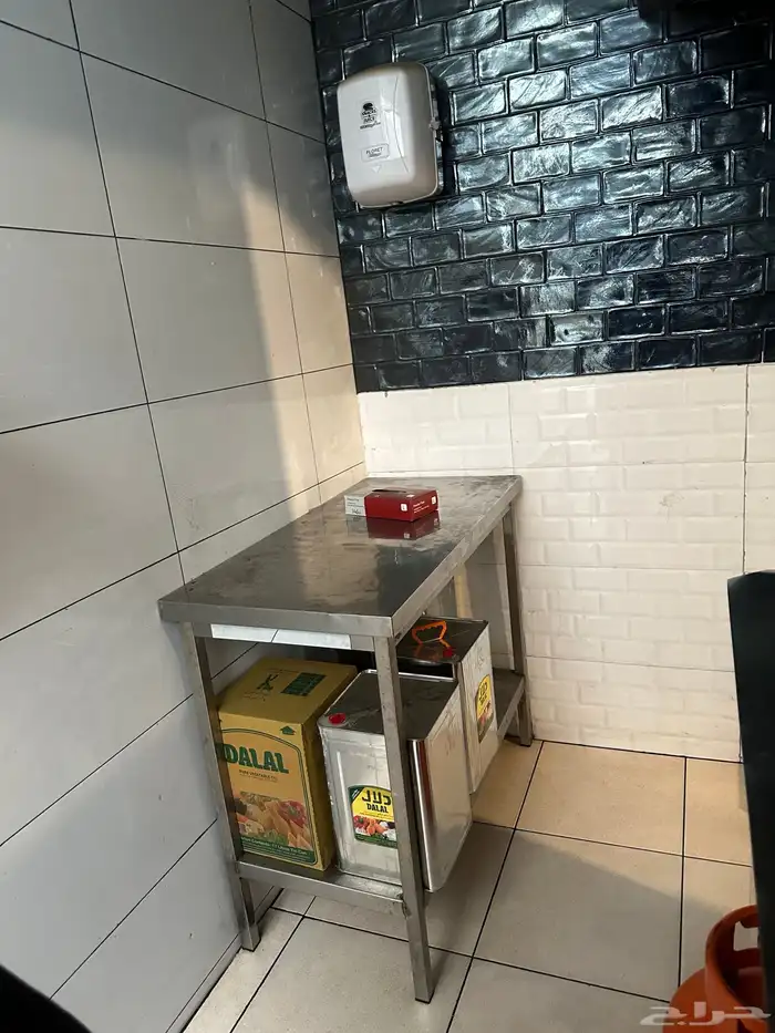 معدات مطعم ومقهى شبه جديده للبيع 33