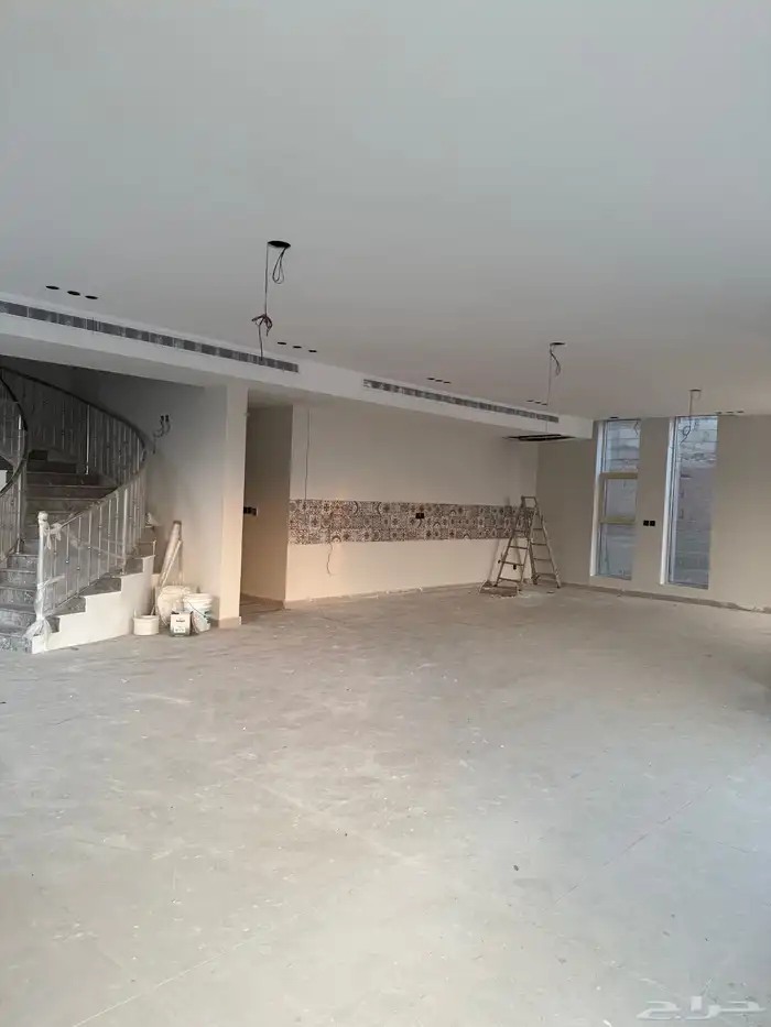 فيلا فخمة للبيع المساحة 650م شارعين حي اللؤؤ 10