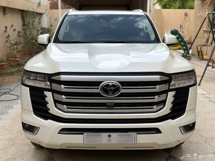 لاند كروزر 2023 GXR أعلى فئة L5 سعودي فل كامل 0