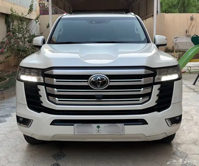 لاند كروزر 2023 GXR أعلى فئة L5 سعودي فل كامل 1