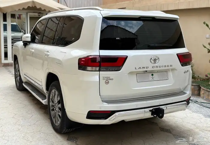 لاند كروزر 2023 GXR أعلى فئة L5 سعودي فل كامل 3