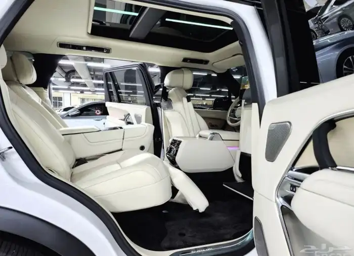 رينج روفر 2024 10