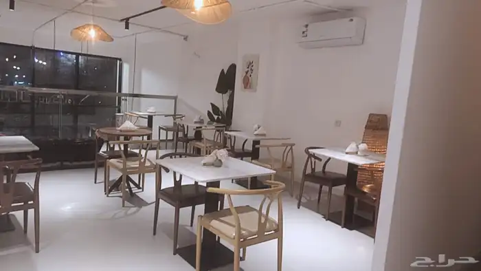 للبيع طاولات وكراسي رخام كوفي او مطعم 0